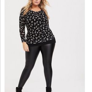 Torrid Faux Leather leggings Size 1 NWT